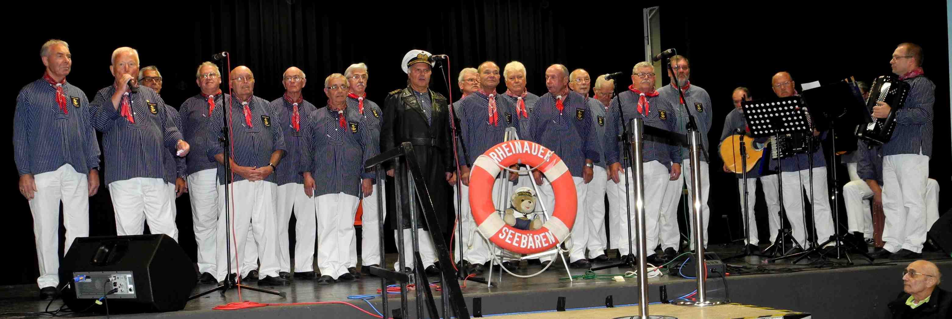Die „Seebären Rheinau“ singen „La Paloma“